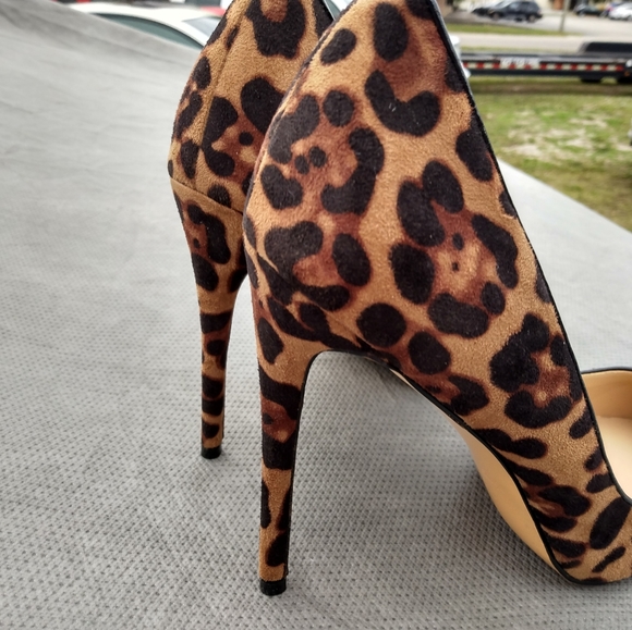 Heels - Picture 4 of 7